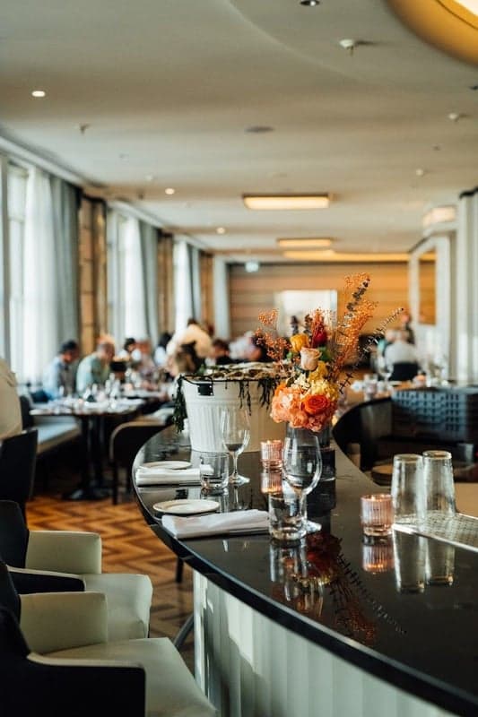 Restaurant Île de France - Le 9e — best business dinner restaurants in Montreal, Spring 2026