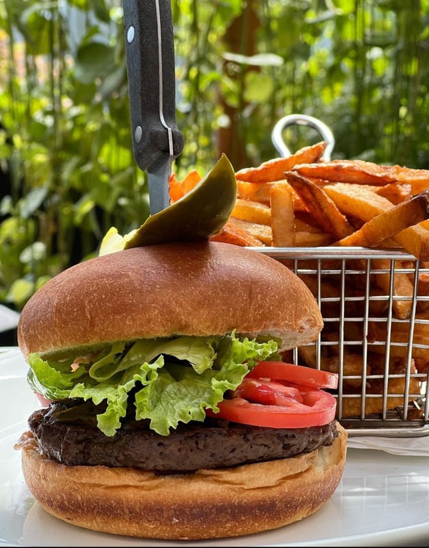 Clive Burger photo 2