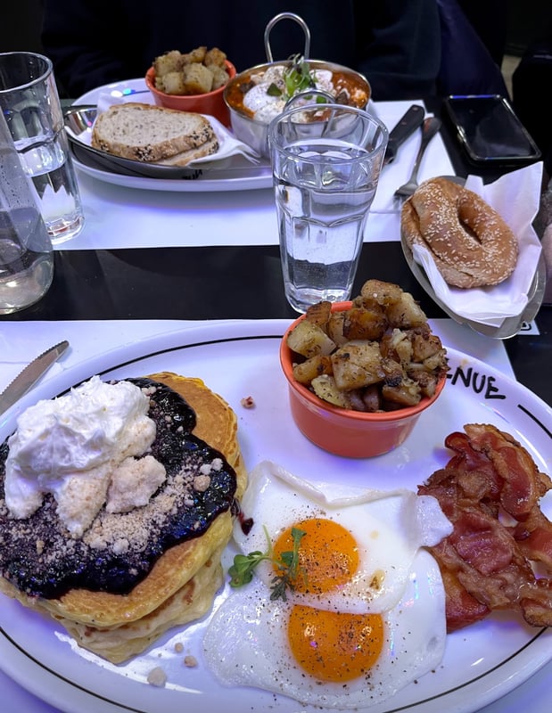 L'Avenue food