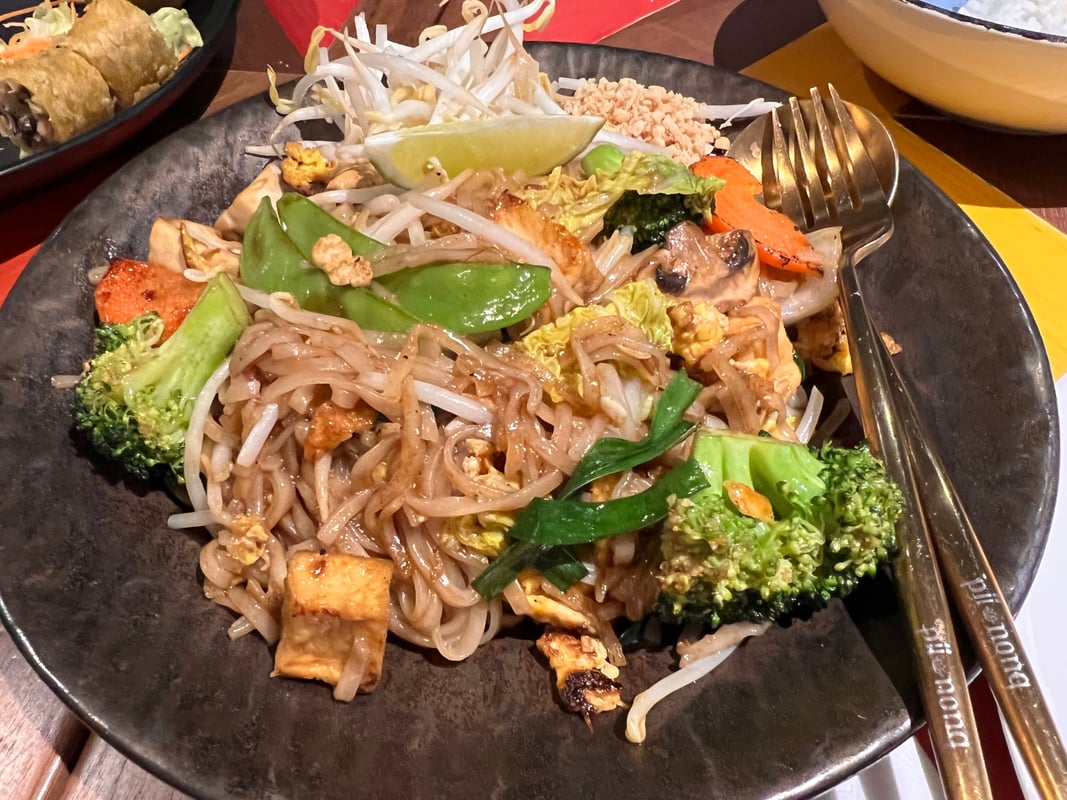 Pii Nong Thai Yonge - Eatery & Experience photo 4