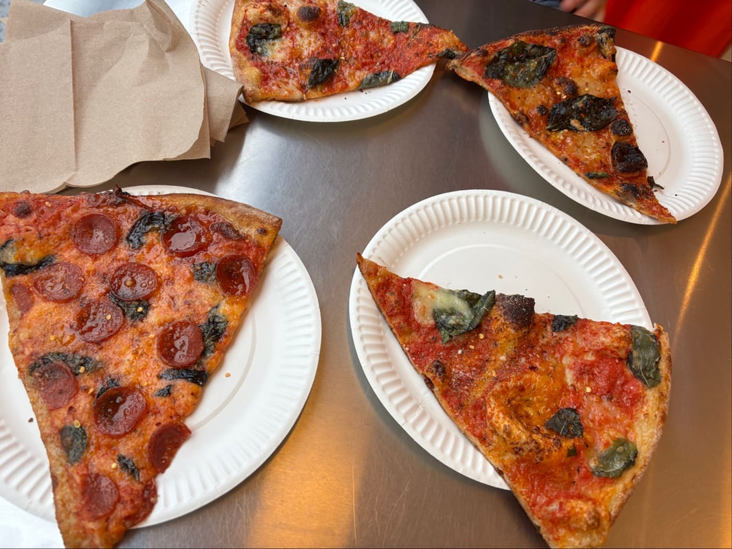 Pizza Toni - Saint Viateur photo 2
