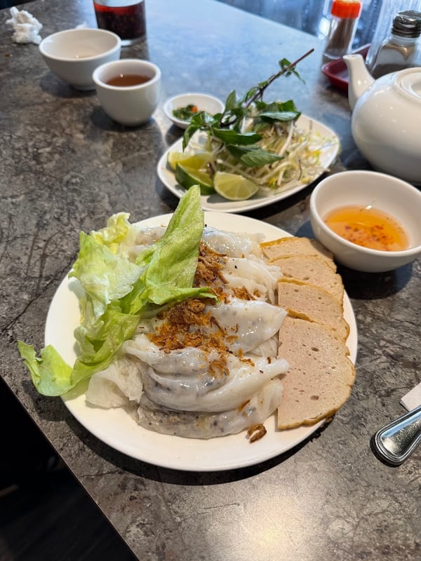 Que Ling Vietnamese Cuisine food
