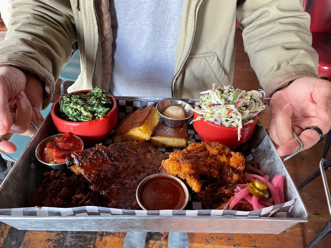 Slim's BBQ food