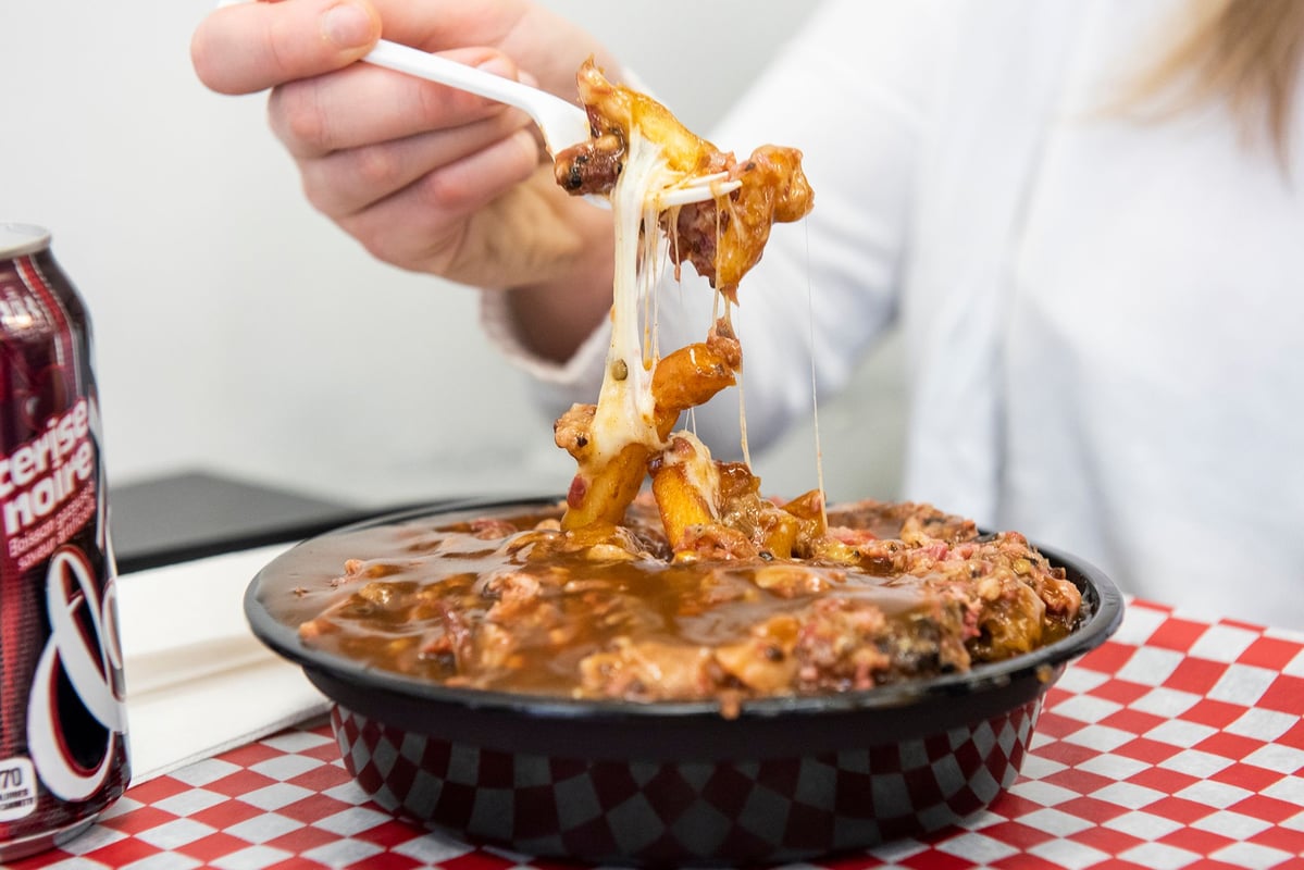 Smoke's Poutinerie Spadina photo 3