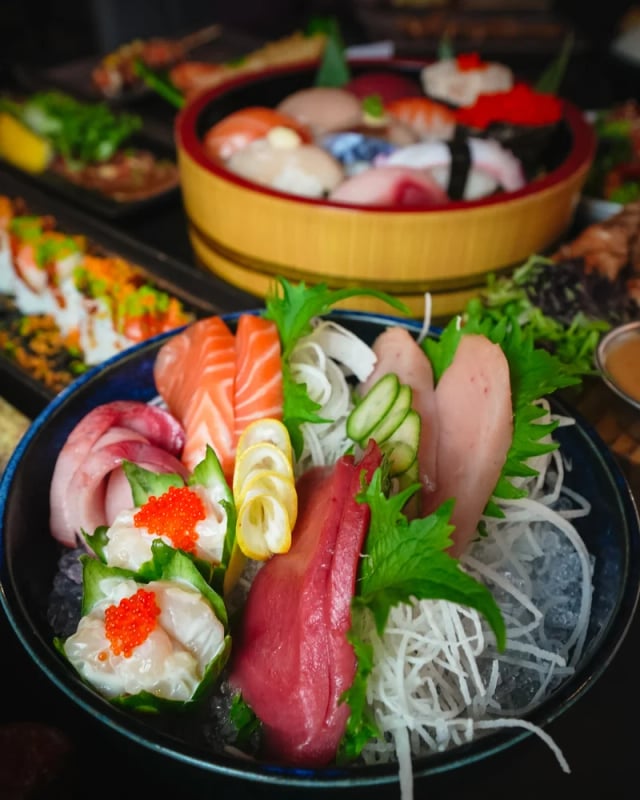 Sushi in photo 3